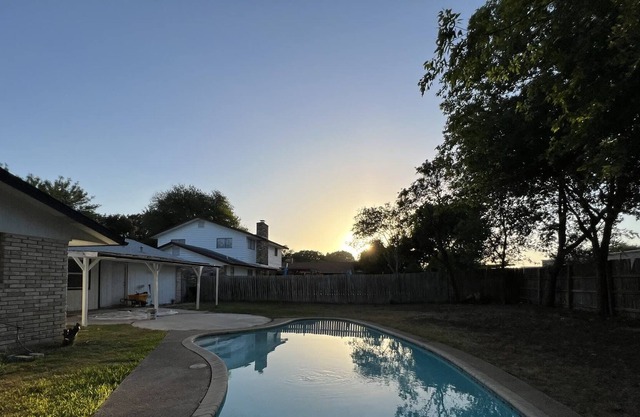 Fully Furnished & Holiday-Ready 4BR w/ POOL in TX