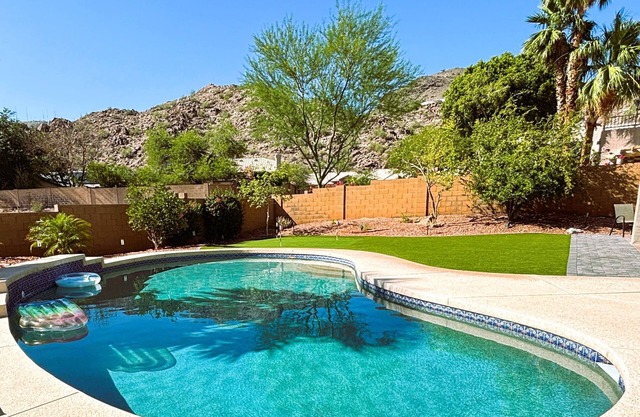 Fully Remodeled Home, Heated Pool, 4 King Beds, Mtn View, Game Room, Golf Grn