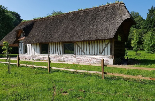 Fully renovated thatched cottage between Honfleur and the golf course