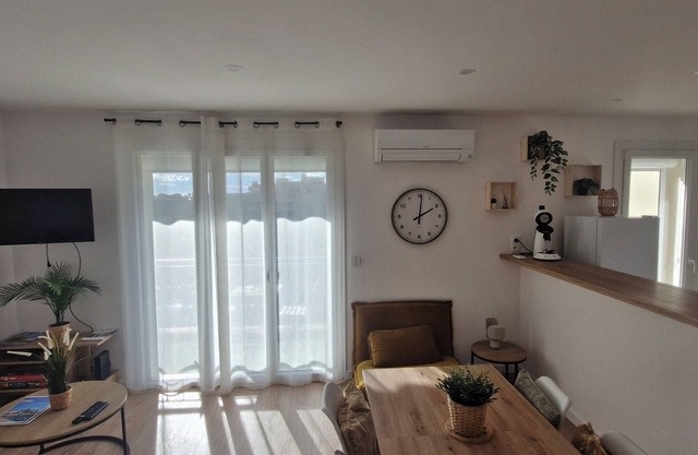 Fully renovated 35 m2 studio 2 minutes from the beach.