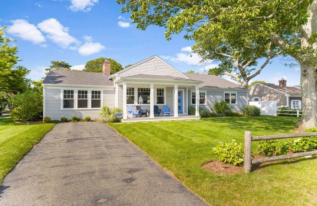 Fully Renovated 4 bedroom home -Less than half mile to West Dennis Beach