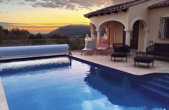 Fully renovated luxury villa for 8 with panoramic views