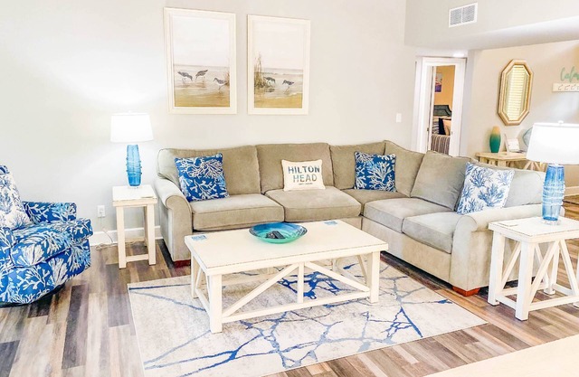 Fully Updated, End Unit Villa between Beach Club & Harbour Town w/Community Pool & Tennis Courts