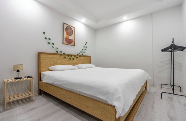 Funky & Spacious: 2-Bedroom Colourful Escape Near Downtown!