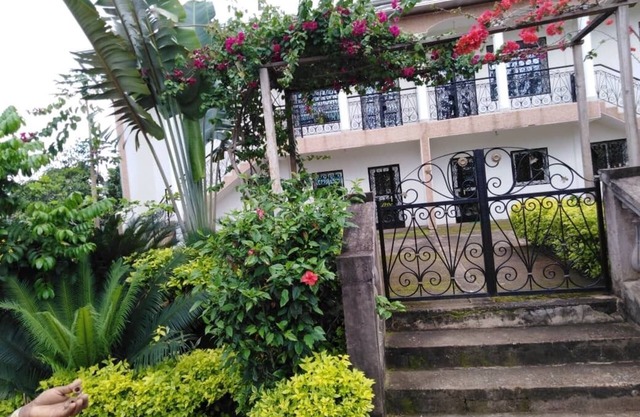 FURNISHED APARTMENT ground floor Efoulan