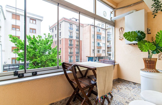 Furnished Flat w Balcony Near Metro in Kartal