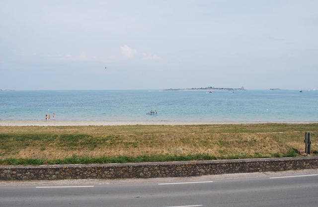 Furnished * in Saint-Vaast-la-Hougue facing the sea and the island of Tatihou