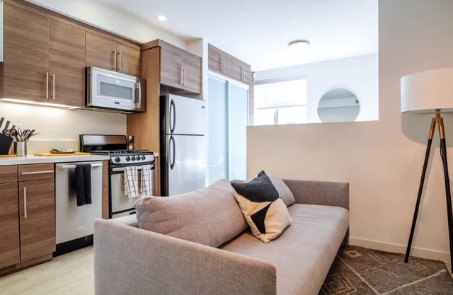 Furnished Studio In Santa Monica by 1Furnished