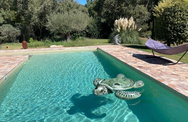 FUVOLEA, Maison de vacances à 15 min du centre d'Aix-en-Provence, piscine chauffée en saison - jardin - parking privé gratuit