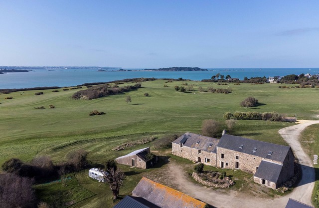 Gîte Atypique et Convivial à Deux pas de la Baie de Lancieux et du Golf