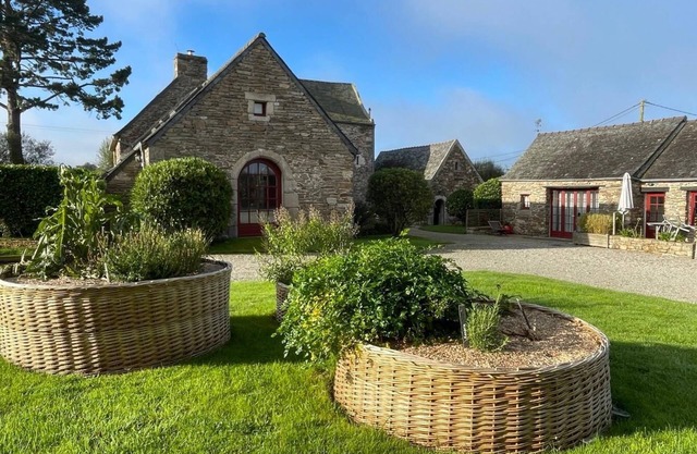 Gîte between Baie de Morlaix and Monts d'Arrée, Finistère, Brittany