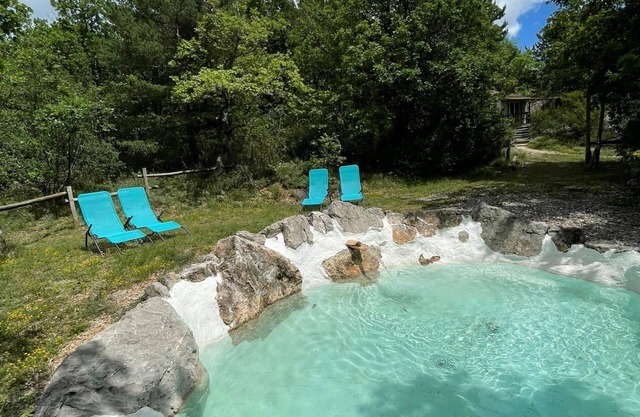 Gîtes du Rocher Roux - Chalet aux Volets Bleus