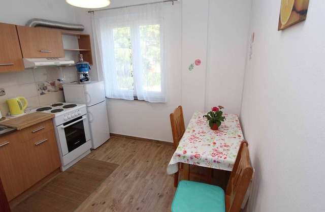 GABRIEL One-Bedroom Apartment 3