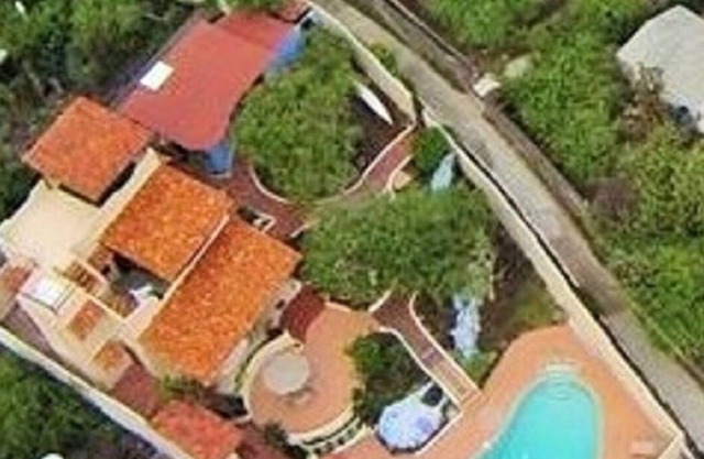 GALAPAGOS SHANGRI-LA! 2 HOUSES S Sleeps 10 W/POOL NEAR BEACH Tour Assistance!