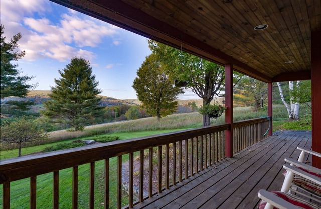 Game Room/Bar, Sleeps 14 | Mountain View Estate