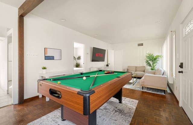 Games & Yard | 10 Min to Universal Studios