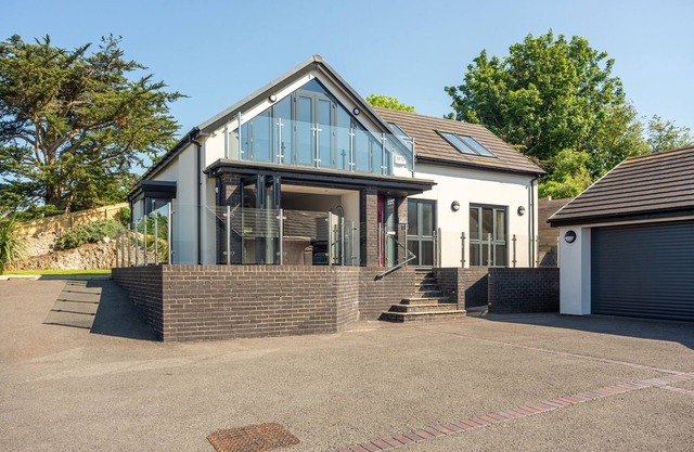 Gardd Y Llys Luxurious Retreat with amazing views