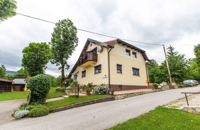 Garden apartment near near Plitvička Lake