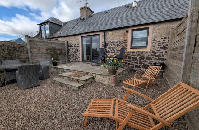 Garden Bank Cottage - Two Bedroom House, Sleeps 4