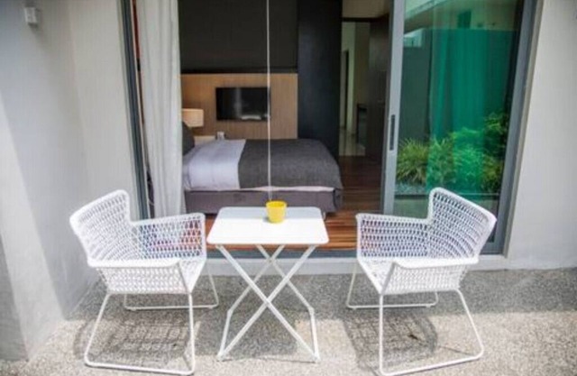 Garden master room with pool