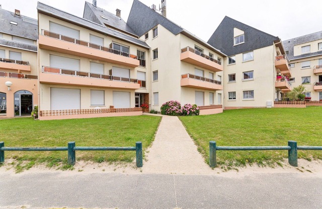 Garden-View Marina Apartment