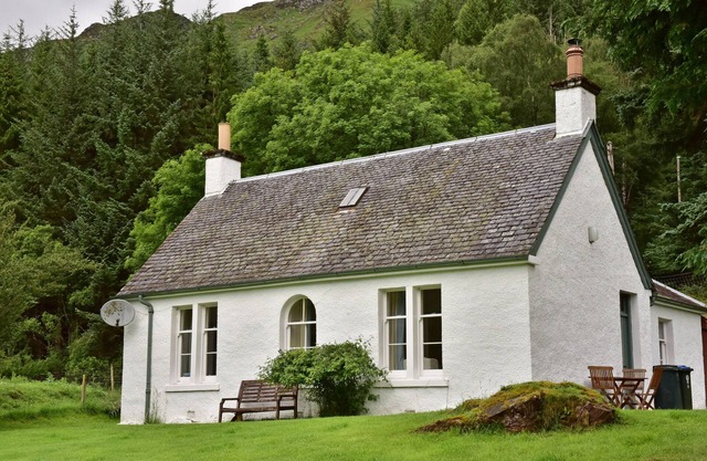 Gardener's Cottage - traditional Scottish property in stunning Glen Lyon