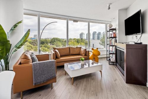 GardenView Modern Condo with Parking, Gym, Pool, AC