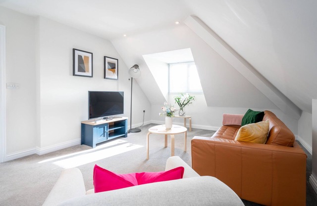 Garland Penthouse|Spacious|Close to Redhill centre