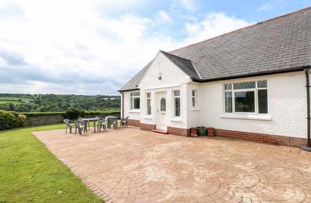 GARTH, family friendly, with a garden in Cilgerran