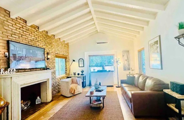 Gated Home near Brickell - Sleeps 10!