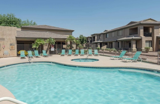 Gated Ocotillo Townhouse, heated pool & spa, BBQ