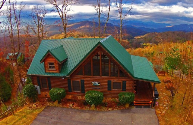 Gatlinburg Getaway | Vast Mtn Views + Hot Tub & Game Room!