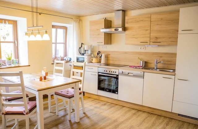 Gemütliche 50 qm Ferienwohnung in ruhiger Atmosphäre, gut geeignet für Familien,mit Terrasse, voll ausgestattete Küche, separates Kinderzimmer