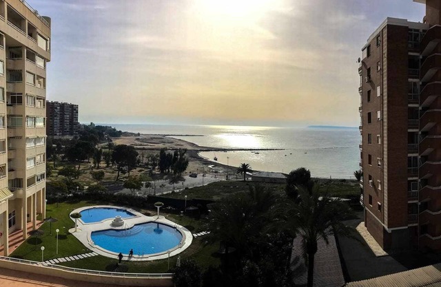 Genial Apartamento frente al Mar en Urbanización Completa (piscina, jardín etc)