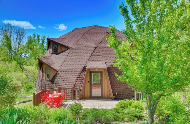 Geodesic Dome House: 18 Acres on Baraboo River!
