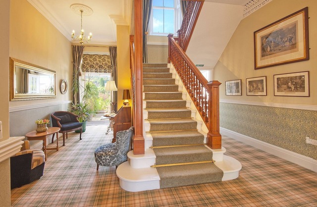 Georgian Manse, sleeps 10, 5 star, 5 bedrooms, 4 bathrooms, WIFI, dog friendly