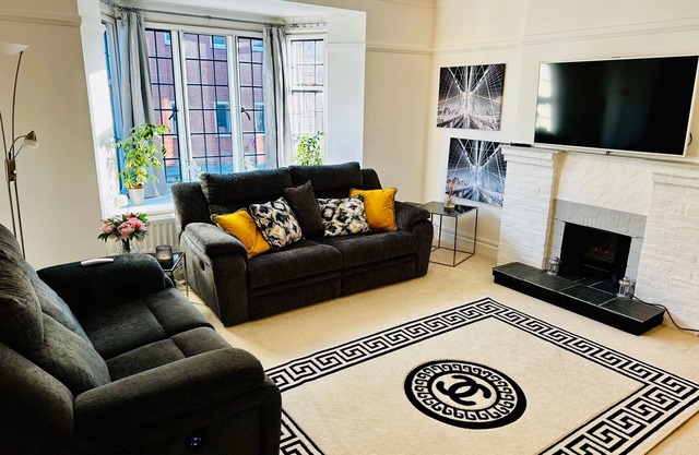 GerrardsCross-Sleeps4-Parking-PetFriendly-Wembley