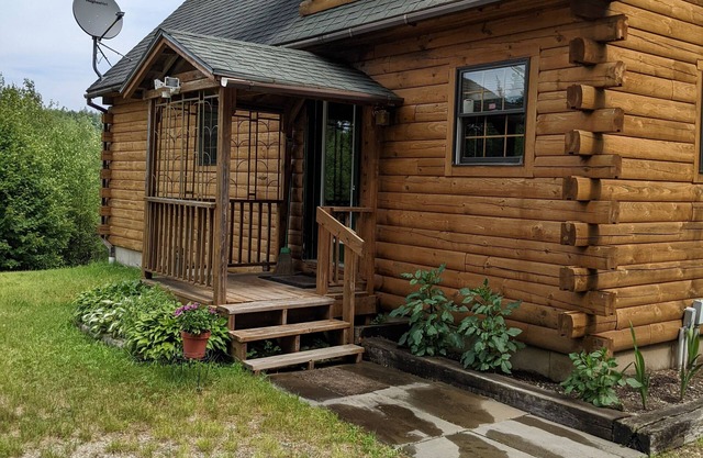 Get Away at this Cozy Escape in the Woods!