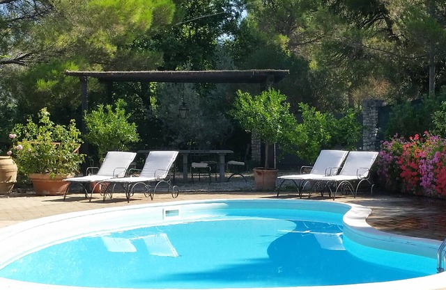 Ghiro reatret- rent our E-bikes to visit Umbria valley and enjoy our pool!
