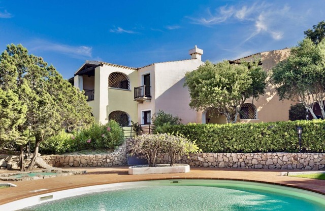 Giardino degli Oleandri Two-room apartment sleeps 4, WIFI, A.C, 350 mt. from the sea