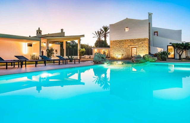 Gia Costa - Eight Bedroom Villa, Sleeps 16