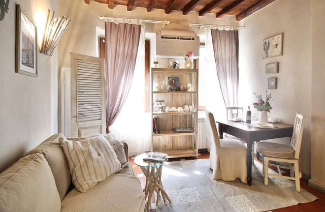 Gina Guest House ⭐ San Frediano Florence Historical Center