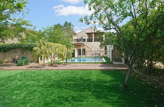 Gîte, 102 m2, large private terrace. Swimming pool/parking area on the property