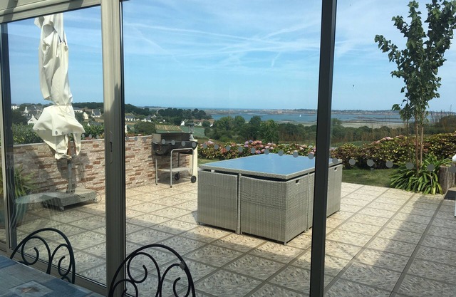 GITE LES AQUARELLES 2 VERTE - sea view heated indoor pool all year round