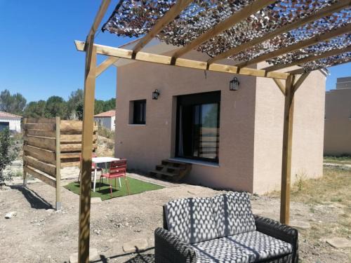 Gite neuf avec accès piscine