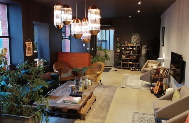 Gite / Urban Refuge for your TRIBE! 3 to 5 bedrooms up to 12 people!