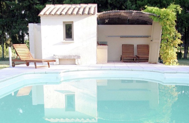 Gîte with friends room in stately villa with pool and parkgarden