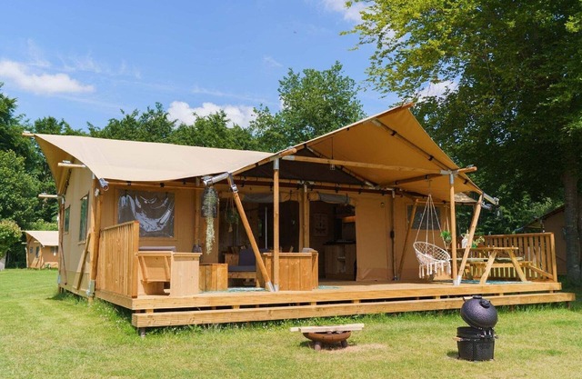 Glamping Tent in Zeewolde with BBQ
