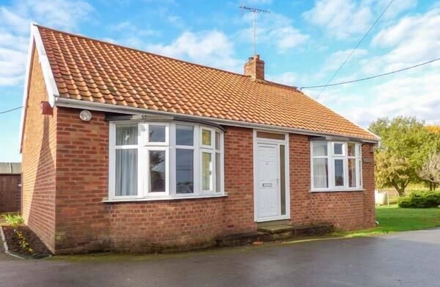 GLENHAVEN, family friendly, country holiday cottage in Snape, Suffolk