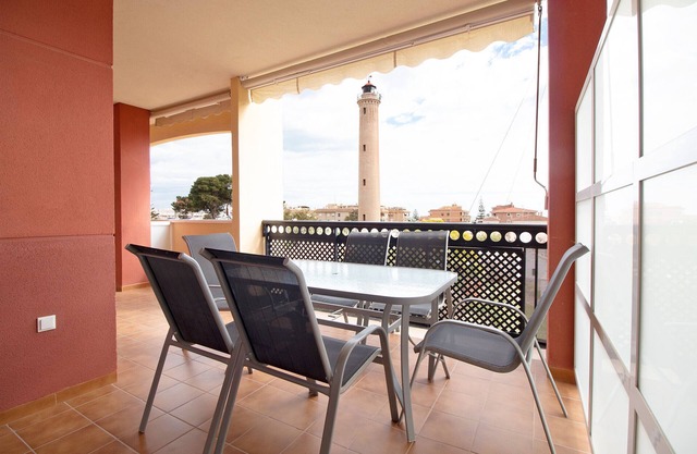 Global Properties: Apartment with terrace and swimming pool in Canet beach